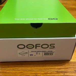 Oofos oocloog limited women’s in leopard
